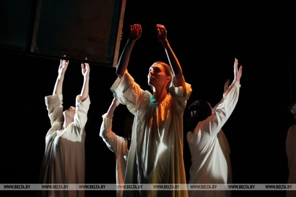 Пензенский театр юного зрителя представил в Могилеве спектакль "Кижеватов (страницы истории)"