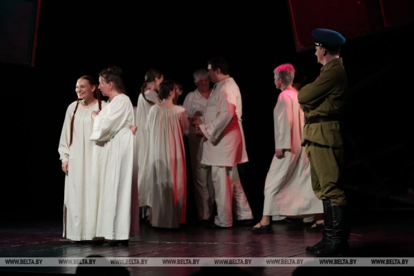 Пензенский театр юного зрителя представил в Могилеве спектакль "Кижеватов (страницы истории)"