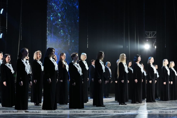 Торжества ко Дню единения народов Беларуси и России прошли во Дворце Республики Торжества ко Дню единения народов Беларуси и России прошли во Дворце Республики