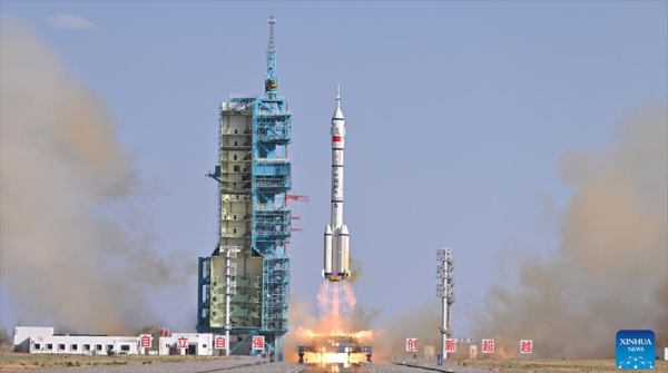 Экипаж пилотируемого космического корабля "Шэньчжоу-20" прибыл на китайскую космическую станцию Экипаж пилотируемого космического корабля "Шэньчжоу-20" прибыл на китайскую космическую станцию