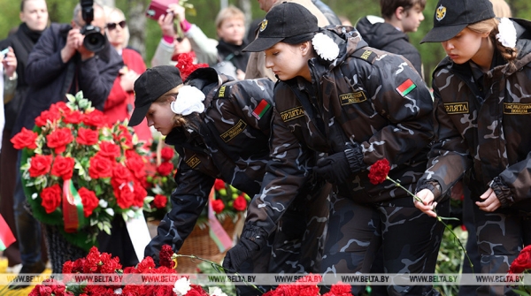 В Минске возложили цветы в память о чернобыльской катастрофе