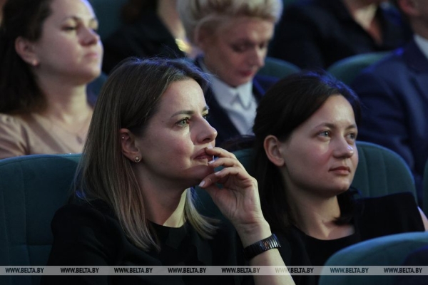 Торжества ко Дню единения народов Беларуси и России прошли во Дворце Республики Торжества ко Дню единения народов Беларуси и России прошли во Дворце Республики