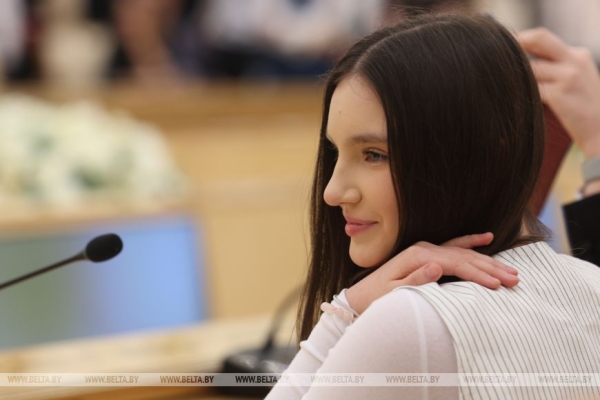 Здесь пишется история родной Беларуси. Большой молодежный десант побывал во Дворце Независимости