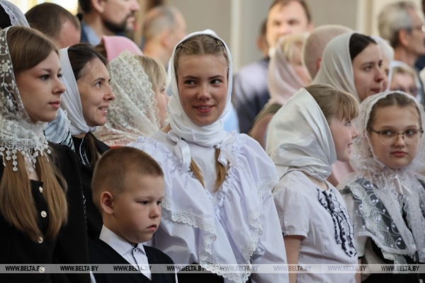 Лукашенко на Пасху посетил Свято-Покровский храм в Толочине Лукашенко на Пасху посетил Свято-Покровский храм в Толочине