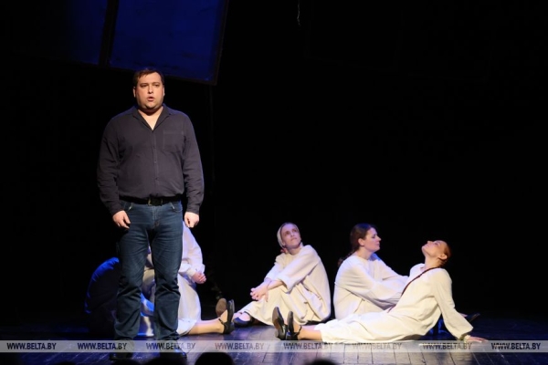 Пензенский театр юного зрителя представил в Могилеве спектакль "Кижеватов (страницы истории)"