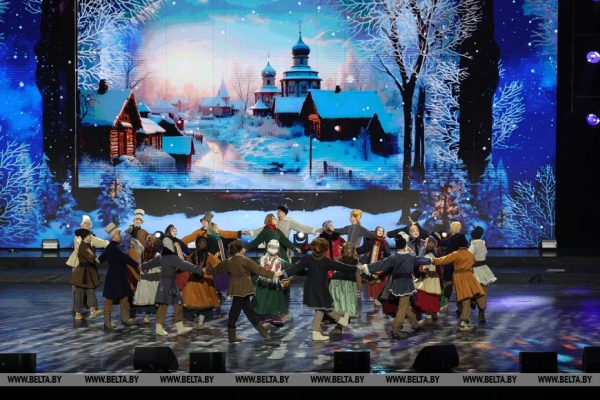 Торжества ко Дню единения народов Беларуси и России прошли во Дворце Республики Торжества ко Дню единения народов Беларуси и России прошли во Дворце Республики