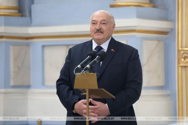 Лукашенко на Пасху посетил Свято-Покровский храм в Толочине Лукашенко на Пасху посетил Свято-Покровский храм в Толочине