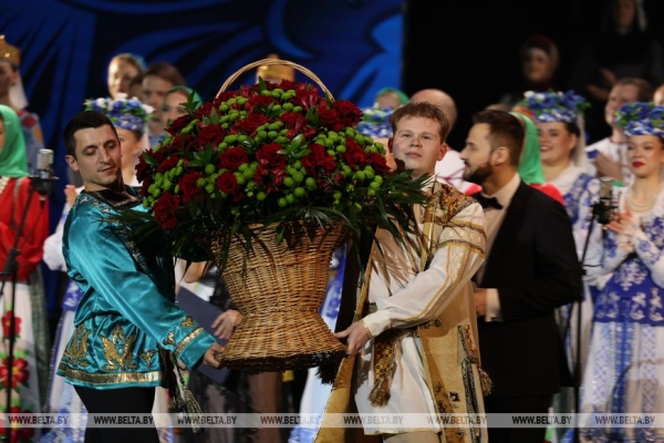 Торжества ко Дню единения народов Беларуси и России прошли во Дворце Республики Торжества ко Дню единения народов Беларуси и России прошли во Дворце Республики