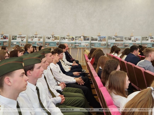 Написать свою историю после знакомства с выставкой БЕЛТА предложили студенты МИТСО и столичные школьники Написать свою историю после знакомства с выставкой БЕЛТА предложили студенты МИТСО и столичные школьники