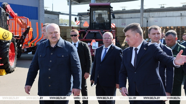 "Надо решать вопрос". Лукашенко поручил разобраться с проблемами на "АМКОДОРе" "Надо решать вопрос". Лукашенко поручил разобраться с проблемами на "АМКОДОРе"