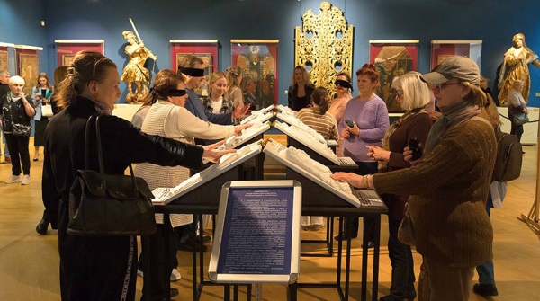 Уникальную выставку тактильных картин "Небесные покровители" представили в НХМ