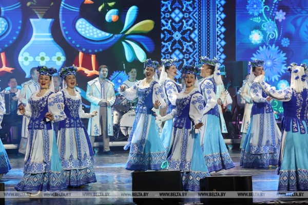 Торжества ко Дню единения народов Беларуси и России прошли во Дворце Республики Торжества ко Дню единения народов Беларуси и России прошли во Дворце Республики