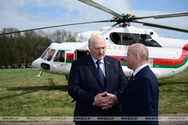 Лукашенко на Пасху посетил Свято-Покровский храм в Толочине Лукашенко на Пасху посетил Свято-Покровский храм в Толочине