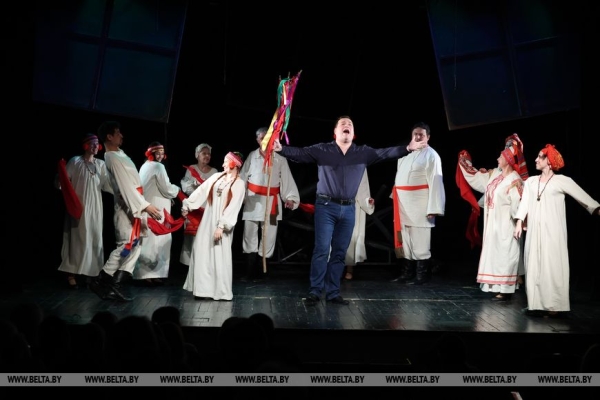 Пензенский театр юного зрителя представил в Могилеве спектакль "Кижеватов (страницы истории)"