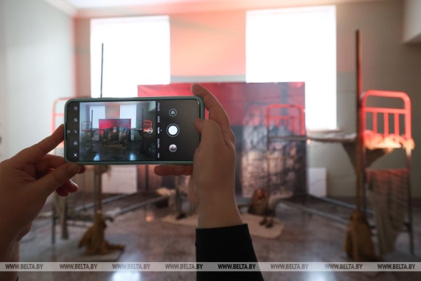 "Иди и смотри, чувствуй, переживай". Шикунец о фильмах "Лагеря смерти" и "Сожженные деревни"