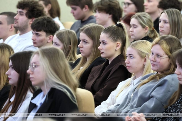 Написать свою историю после знакомства с выставкой БЕЛТА предложили студенты МИТСО и столичные школьники Написать свою историю после знакомства с выставкой БЕЛТА предложили студенты МИТСО и столичные школьники