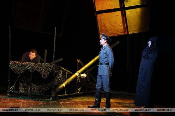 Пензенский театр юного зрителя представил в Могилеве спектакль "Кижеватов (страницы истории)"