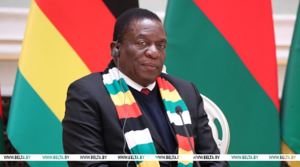 Лукашенко пригласил Президента Зимбабве посетить с визитом Беларусь
