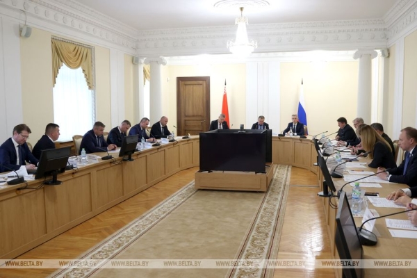 Крутой призвал вывести сотрудничество со Смоленской областью на самый высокий уровень