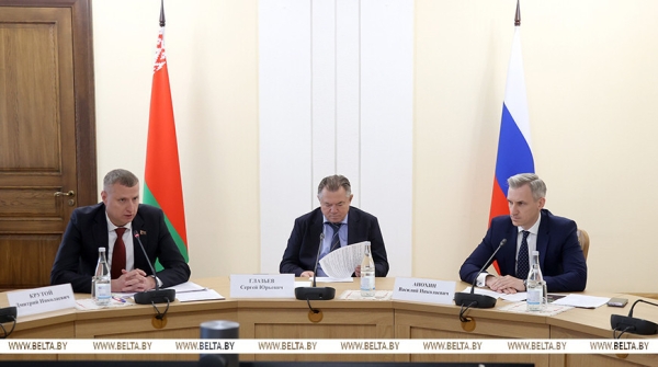 Крутой призвал вывести сотрудничество со Смоленской областью на самый высокий уровень