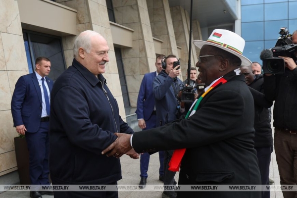 Новый азиатский тигр и житница Африки. Какие перспективы для Беларуси Лукашенко видит во Вьетнаме и Зимбабве