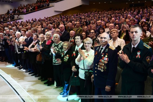 О "не формальной" памяти, войне за умы и сердца и молниеносном ответе агрессору. Откровенная речь Лукашенко в канун 80-летия Победы 