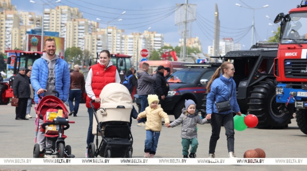 Интерактивы, выставки и детский смех. Как прошел семейный фестиваль "Наша Победа" в Минске