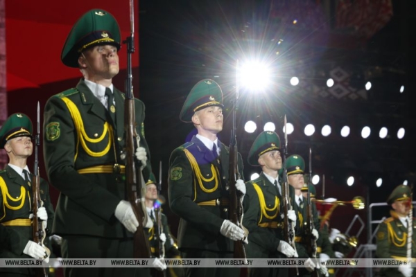 Генеральная репетиция военного парада к 80-летию Победы прошла у стелы "Минск - город-герой"