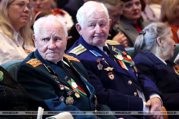 День Победы в двух столицах, откровенные заявления, марафон встреч и музей народных достижений. Итоги недели Президента День Победы в двух столицах, откровенные заявления, марафон встреч и музей народных достижений. Итоги недели Президента