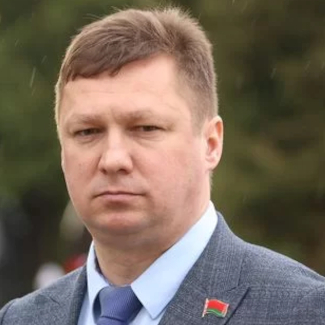 Инвентарь в аренду и дополнительные контейнеры для мусора. Как кладбища Минска готовят к Радунице