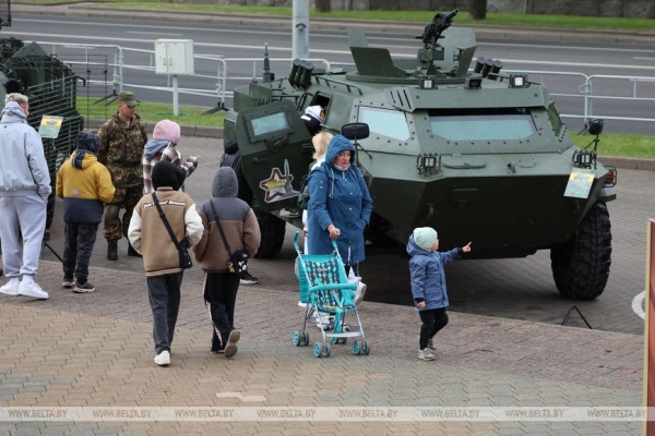 Интерактивы, выставки и детский смех. Как прошел семейный фестиваль "Наша Победа" в Минске