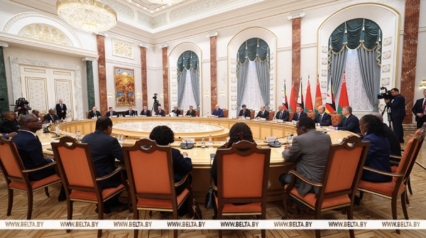 Лукашенко: на примере сотрудничества Беларуси и Зимбабве в Африке видят альтернативу диктату Запада