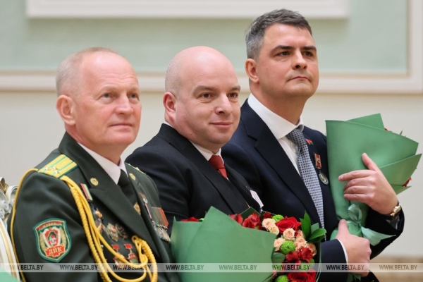 День Победы в двух столицах, откровенные заявления, марафон встреч и музей народных достижений. Итоги недели Президента День Победы в двух столицах, откровенные заявления, марафон встреч и музей народных достижений. Итоги недели Президента