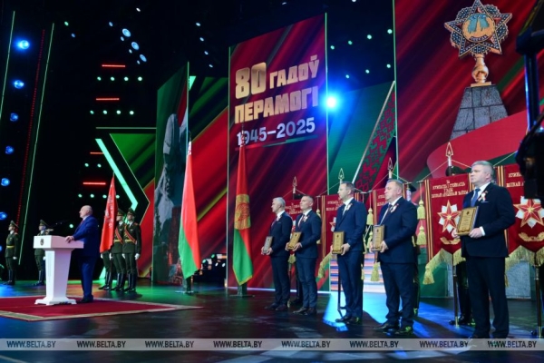 О "не формальной" памяти, войне за умы и сердца и молниеносном ответе агрессору. Откровенная речь Лукашенко в канун 80-летия Победы 