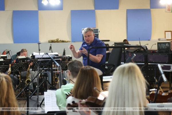 Кто борется за хрустальную гитару? Посмотрели, как молодые исполнители готовятся к конкурсу в Молодечно