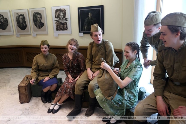 Солдатская каша, выставка, военные песни. В МИД прошло мероприятие к 80-летию Победы