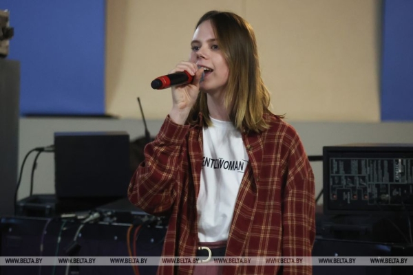 Кто борется за хрустальную гитару? Посмотрели, как молодые исполнители готовятся к конкурсу в Молодечно