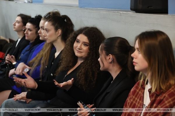 Кто борется за хрустальную гитару? Посмотрели, как молодые исполнители готовятся к конкурсу в Молодечно