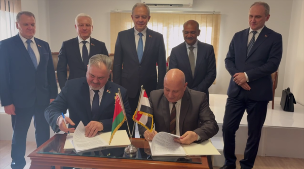 Тракторы, шины. Контракты на сумму более $3 млн подписали Беларусь и Египет