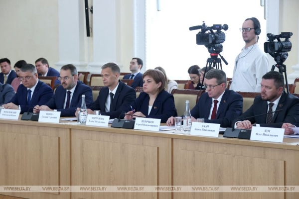 Крутой: уровень личного общения лидеров Беларуси и РФ задает ориентир и тон всей союзной повестке Крутой: уровень личного общения лидеров Беларуси и РФ задает ориентир и тон всей союзной повестке