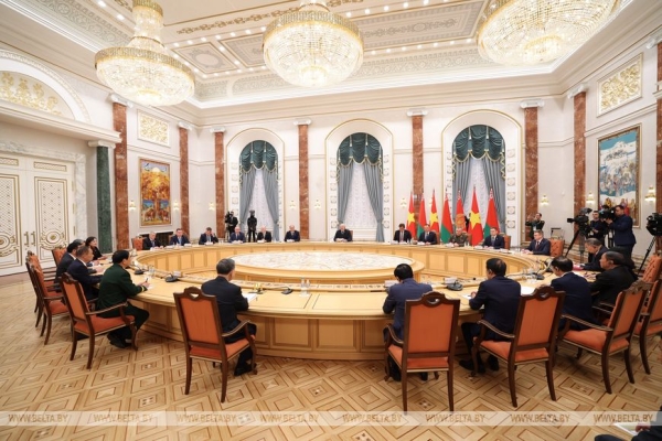 Новый азиатский тигр и житница Африки. Какие перспективы для Беларуси Лукашенко видит во Вьетнаме и Зимбабве