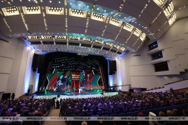 День Победы в двух столицах, откровенные заявления, марафон встреч и музей народных достижений. Итоги недели Президента День Победы в двух столицах, откровенные заявления, марафон встреч и музей народных достижений. Итоги недели Президента