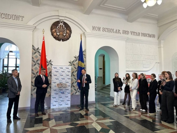 ВТБ (Беларусь) открыл выставку ко Дню Победы в БГУ ВТБ (Беларусь) открыл выставку ко Дню Победы в БГУ