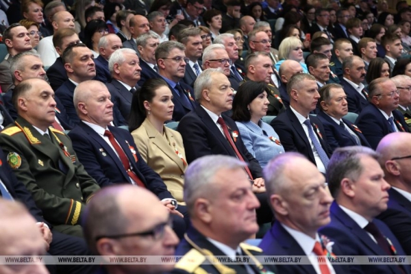 О "не формальной" памяти, войне за умы и сердца и молниеносном ответе агрессору. Откровенная речь Лукашенко в канун 80-летия Победы 