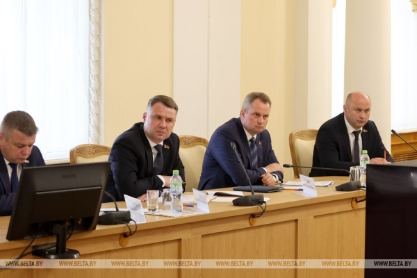 Крутой призвал вывести сотрудничество со Смоленской областью на самый высокий уровень