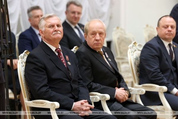 День Победы в двух столицах, откровенные заявления, марафон встреч и музей народных достижений. Итоги недели Президента День Победы в двух столицах, откровенные заявления, марафон встреч и музей народных достижений. Итоги недели Президента