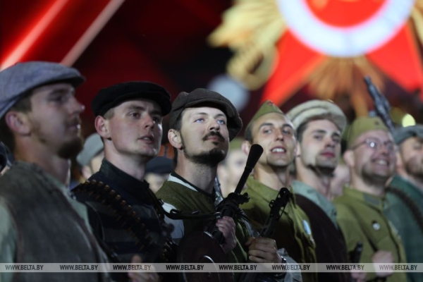 Генеральная репетиция военного парада к 80-летию Победы прошла у стелы "Минск - город-герой"