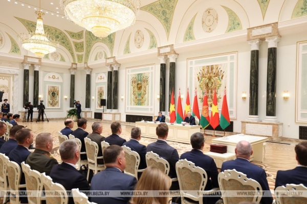 Новый азиатский тигр и житница Африки. Какие перспективы для Беларуси Лукашенко видит во Вьетнаме и Зимбабве