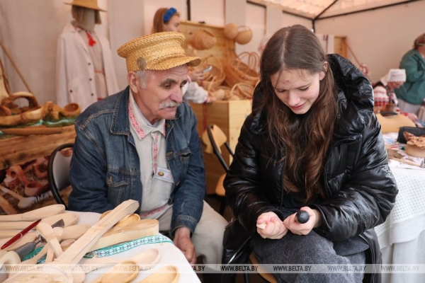 Народные ремесла и авторские сувениры. Что представили мастера на фестивале "Вясновы букет"