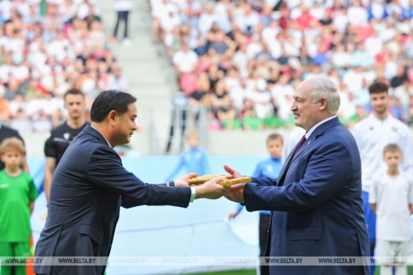 Дружеский обед с Си Цзиньпином, китайский стадион в Минске и патриарший визит. Итоги недели Президента Дружеский обед с Си Цзиньпином, китайский стадион в Минске и патриарший визит. Итоги недели Президента